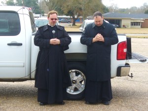 01 Fr Guidry Fr Vidrine start the Walk